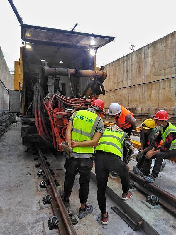中铁二局武汉地铁客户现场.jpg 中铁二局武汉地铁客户现场.jpg